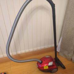 Morphy Richards Compact Bagged Vacuum Cleaner  Model 70090