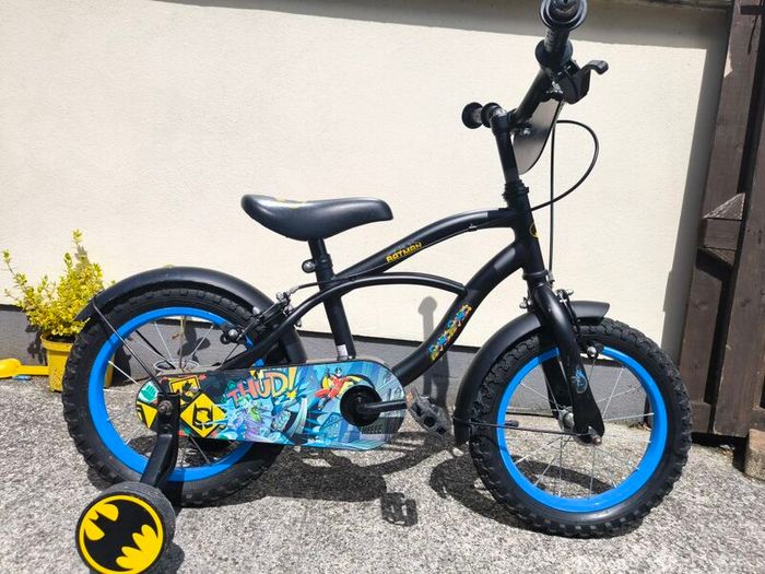 14" Batman Bike with Stabilisers