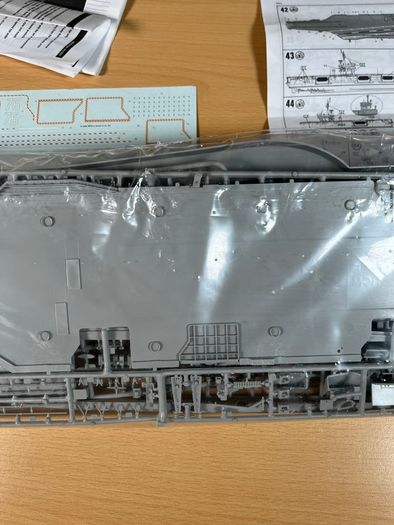 Revell 05003 1:720 USS Ronald Reagan Aircraft Carrier Model
