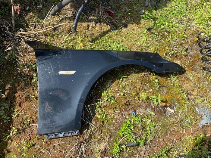 BMW E60 E61 right wing