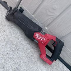 Milwaukee M18 FUEL ONE-KEY Sawzall like new