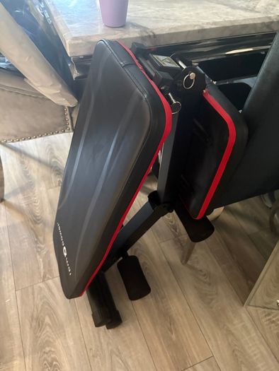 Adjustable weights and weight bench