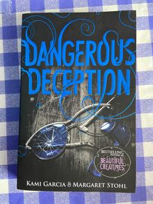 Teen book - Kami Garcia - Dangerous deception