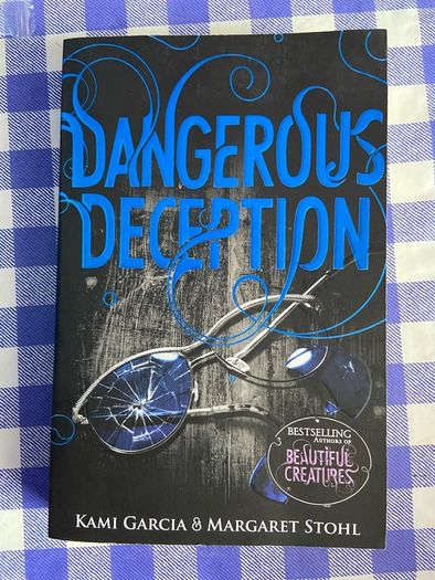 Teen book - Kami Garcia - Dangerous deception