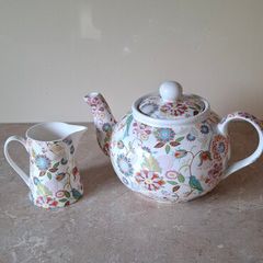 Shannonbridge Teapot and Milk Jug