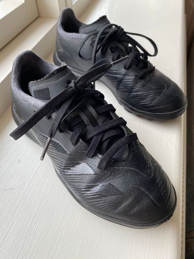 Kids Adidas Predator Astro Football / Hockey Boots Size UK 1 EU 33