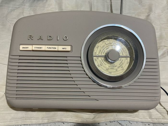 Akai Retro Radio FM+DAB