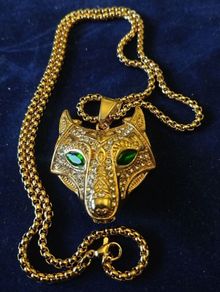 Celtic Pendant Wolf Head