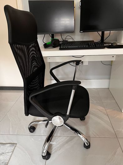 Desk Chair and Printer. Another things NOT FOR SALE.
