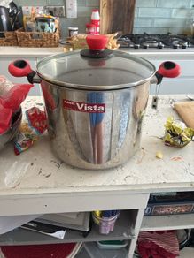 Judge stock pot