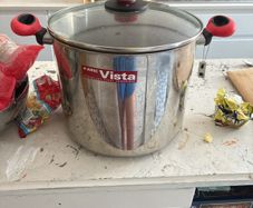 Judge stock pot