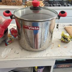 Judge stock pot