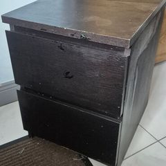 2x chest of drawers