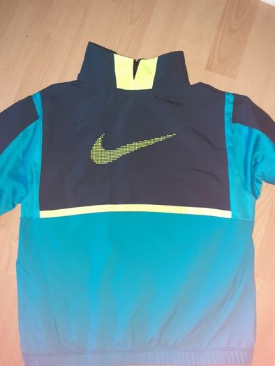 Nike Top Size S (8-9yrs)