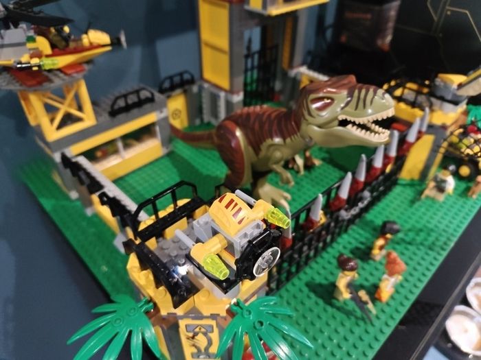 Lego Dino Defense HQ 5887