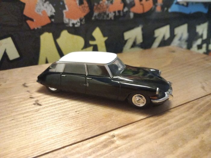 Citroen DS 19 1964 1/43 scale Collectable kids children  play  gift presents
