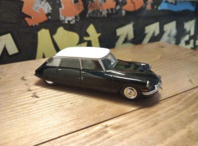 Citroen DS 19 1964 1/43 scale Collectable kids children  play  gift presents
