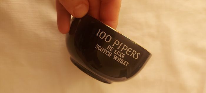 100 pipers De Luxe bowl unusual scotch whisky bowl ,buyer collects or pays postage, sold as seen ,hard to come by,