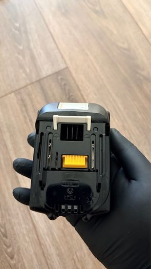Makita DTW300Z 18V Brushless Impact Wrench + Battery & Charger