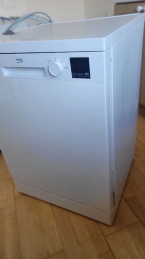 Beko Freestanding Full size Dishwasher - White