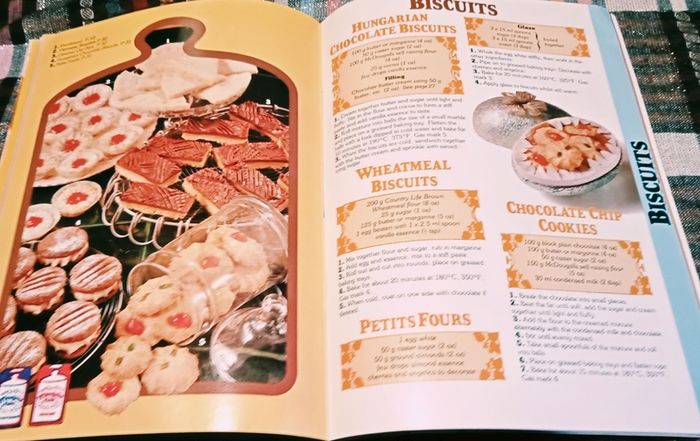 c1995. McDougalls Better Baking.