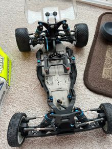 Team Associated B6 rolling chassis