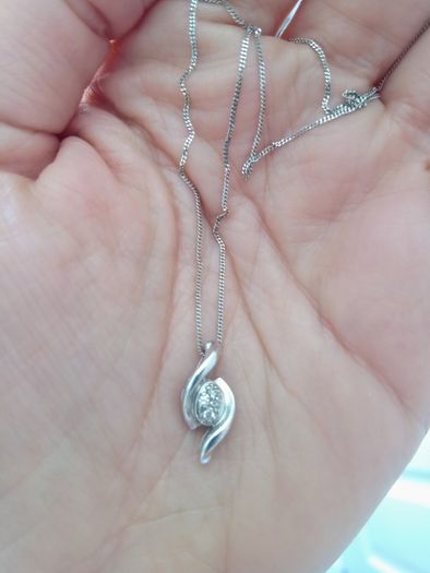 9 carat white gold 18'' diamond pendant necklace