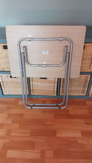 folding table