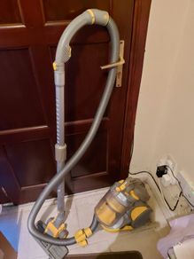 DYSON DC05, for parts or repair, not powering on