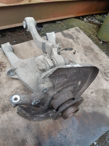 Bmw 5 Series F10 F11 520d 10-on Rear Right Spindle Wheel Hub Knuckle