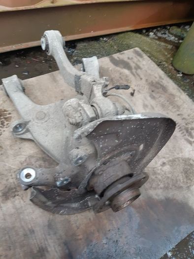 Bmw 5 Series F10 F11 520d 10-on Rear Right Spindle Wheel Hub Knuckle