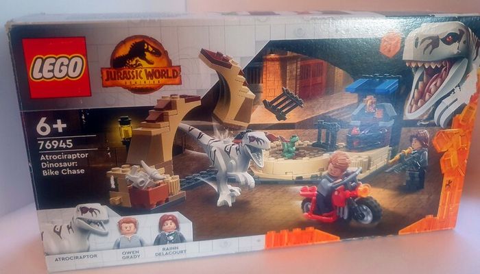 Lego Jurrasic World 76945: Atrociraptor Bike Chase (2022) 100% Complete W/BOX