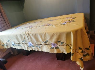 Tablecloth Daisy Floral Embroidered