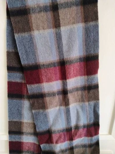 Geoffrey Beene 100% wool unisex scarf 175cm x 30cm in excellent condition with no issues FREE STANDARD POSTAGE INCLUDED