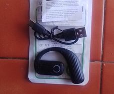 new Bluetooth earphone. with earhook