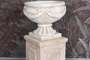 Baroque bowl on pedestal Planter Jardin de Versailles