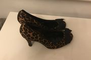 Ladies animal print with bow shoes size 5