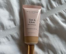Sculpted by Aimee Tint & Glow foundation shade 2.75
