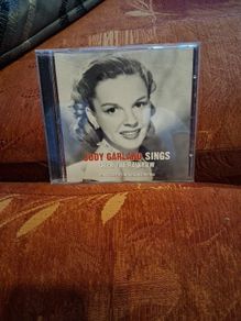 cd Judy garland sings over the rainbow