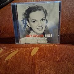 cd Judy garland sings over the rainbow