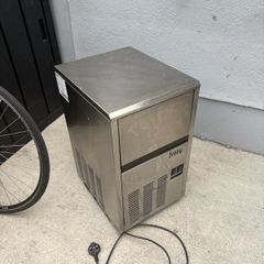 Frozy ice maker