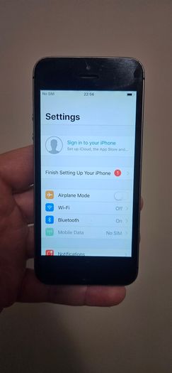 iPhone 5s - Fully Functional - Factory Reset & iCloud Unlocked