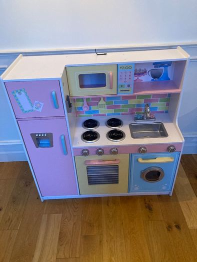 Toy Kitchen large immaculate condition