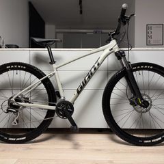 GIANT Talon 2 Hardtail Bike (Like NEW)