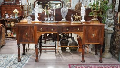 Very Fine Georgian Sideboard