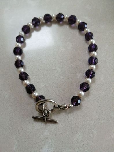 Freshwater Pearls and amethysts bracelet with silver clasp
