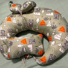 BRAND NEW Feeding pillow