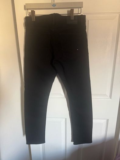 Brand new Tommy Hilfiger men's Bleecker Black Slim Jeans size W32 L30 Postage included