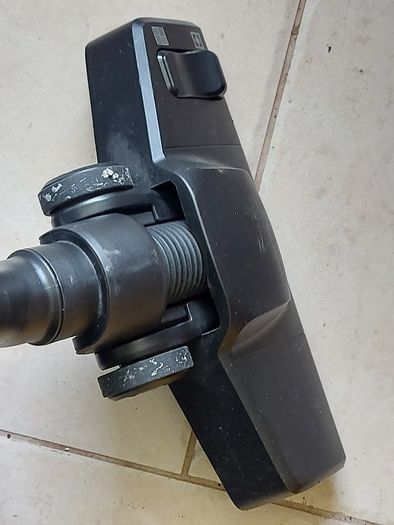 Morphy Richards Perform Air Vacuum Cleaner, Model No. 980520, 750W, AAARATED, in excellent condition, great suction