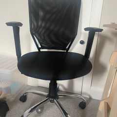 Black mesh office chair